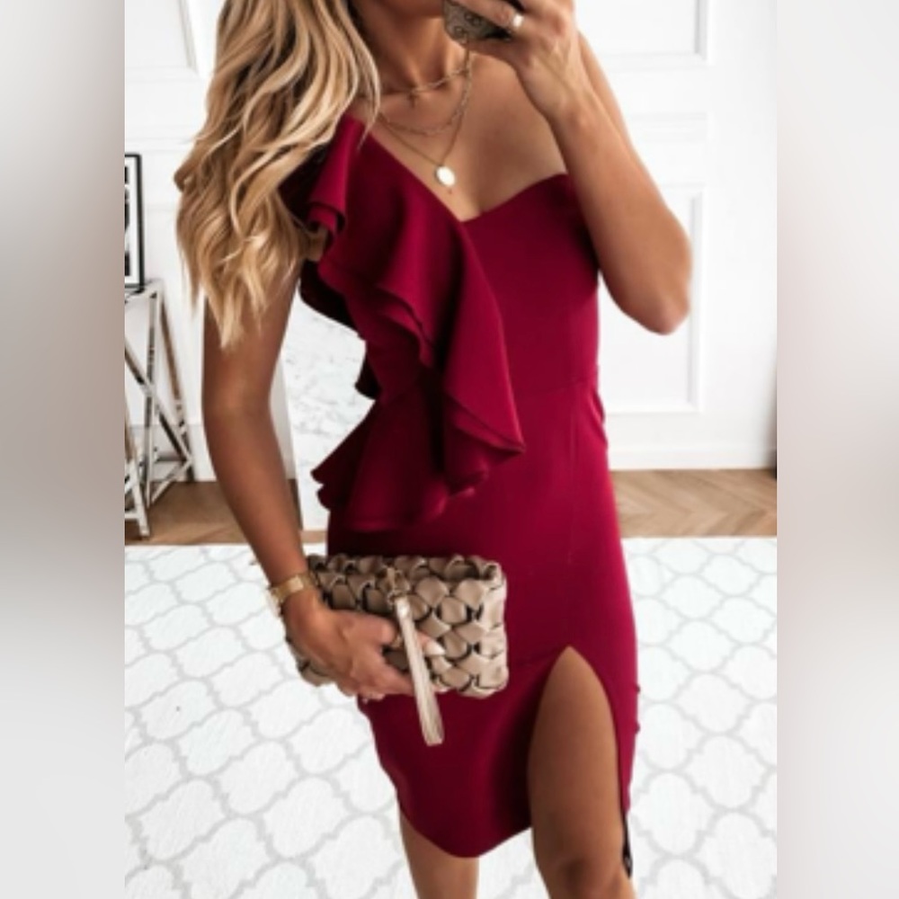 Ruffle one-shoulder split dress